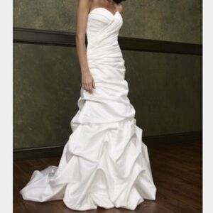 EMERALD BRIDAL COUTURIER Wedding Dress Style 9160 size 10